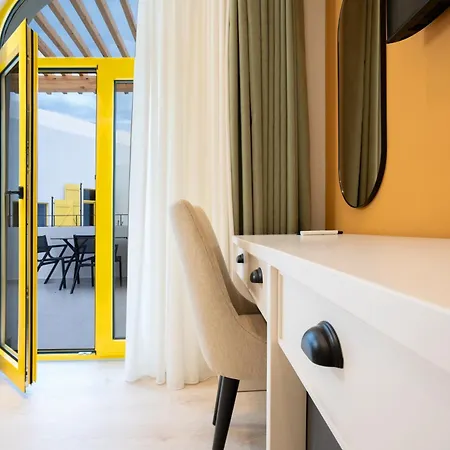 Hotel Santorini Drymades Himarë
